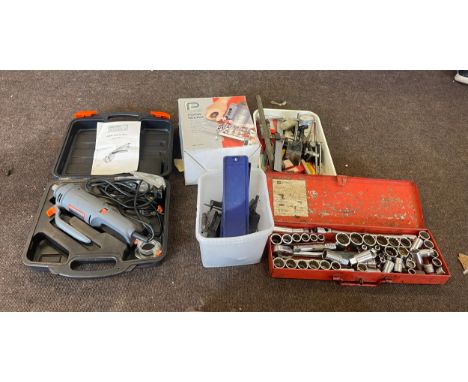 Quantity of tools to include Router, 