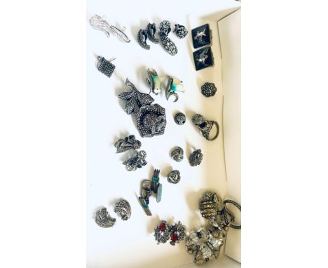 Tray of vintage marcasite jewellery, rings, cufflinks etc 