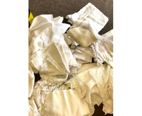 Large selection of vintage and later linen 
