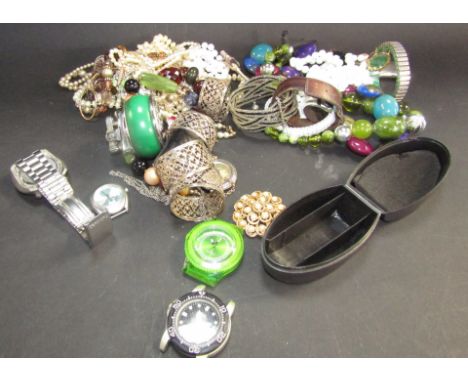 Costume jewellery, in the form of pearl necklaces, other necklaces, watches, rings, bangles, etc. (2 bags)