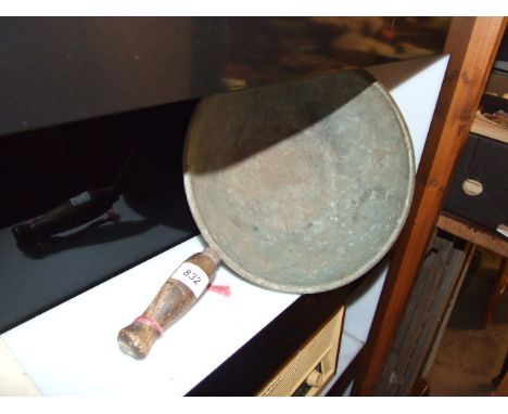 VINTAGE GALVANISED FEEDING BOWL