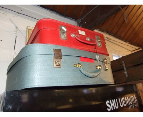 2 VINTAGE SUITCASES