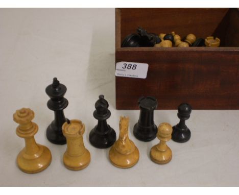 FULL SET OF VINTAGE WOODEN TRADITIONAL CHESS PIECES 