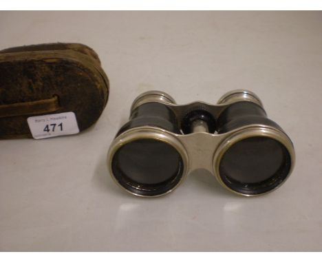 PAIR OF VINTAGE BINOCULARS 
