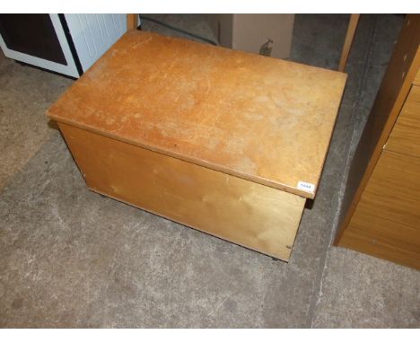 PLYWOOD TRUNK / TOY BOX