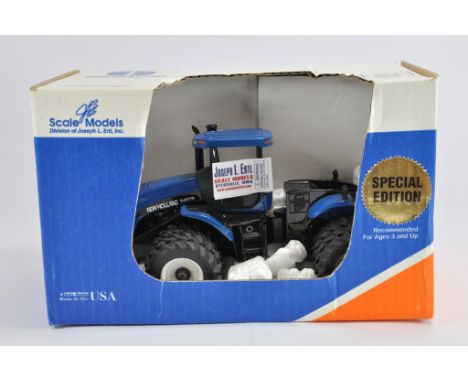 Scale Models 1/32 New Holland TJ375 Articulated Tractor. M in VG Box.