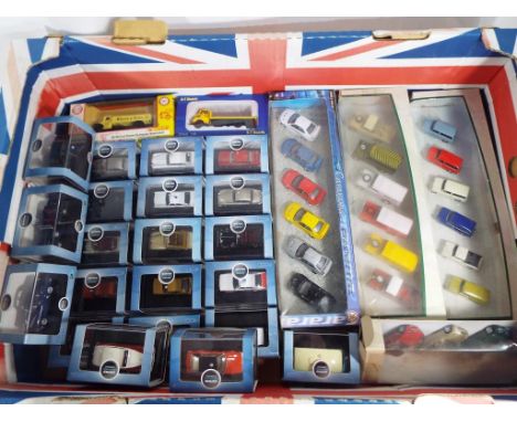 Oxford Diecast - a mixed lot to include 21 Oxford Automobile Company diecast model motor vehicles, 3 Cararama sets, Base Toys