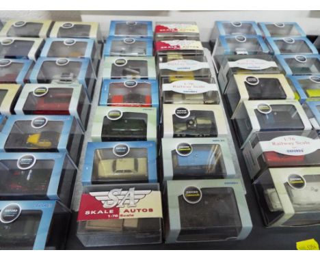 Diecast Models - fourteen diecast model motor vehicles to include Oxford Commercials, Oxford Automobile Co, Oxford Military a