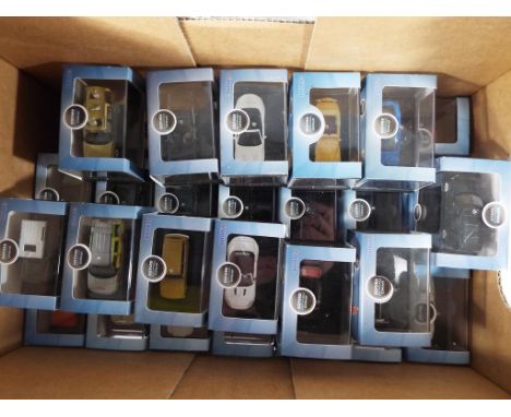 Oxford Diecast - 30 diecast model motor vehicles from the Oxford Automobile Company series all models in 1:76 scale, all mode