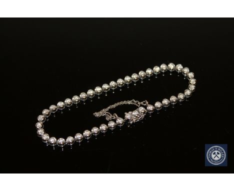 An 18ct white gold diamond tennis bracelet.