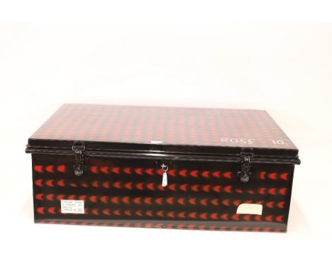 A metal travelling trunk, 91cm wide x 60cm deep x 32cm high