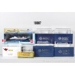 10 Schiffsmodelle, dabei 6x Glasblock 3D Schiff, Siku Mein Schiff 2 usw., L bis ca. 18 ...