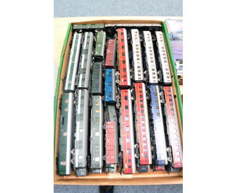 Lima, Fleischmann And Others HO-Gauge A Collection Of Assorted Continental Outline Coaches (all E) (approx. 38)