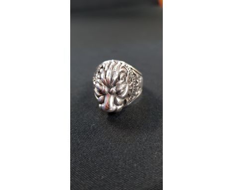 SILVER LION HEAD RING