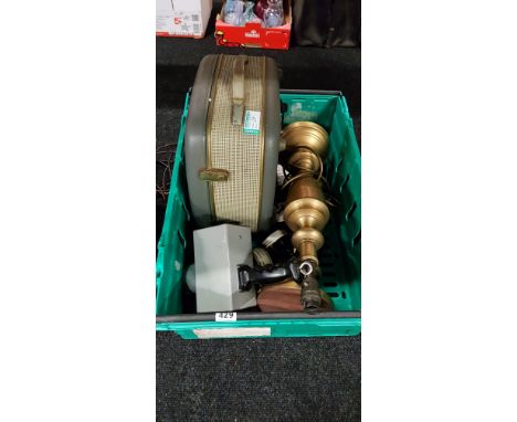 BOX LOT TO INCLUDE TAPE RECORDER AND LAMPS