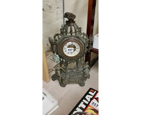 ANTIQUE BRASS DECORATIVE MANTLE CLOCK