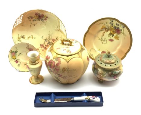  Royal Worcester pot pourri with pierced cover painted with roses on a blush ivory ground, date code for 1901 D9cm, Royal Wor