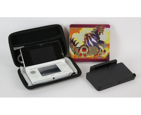 NINTENDO 3DS console & accessory packIncludes: 3DS console (white) in Playfect case, 3DS charging cradle, US Power Plug and P