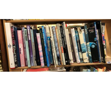 SHELF OF MAINLY HARDBACK BOOKS RELATING TO CLASSIC CARS, AMERICAN CLASSICS, COLLECTIBLE CARS AND MARQUES