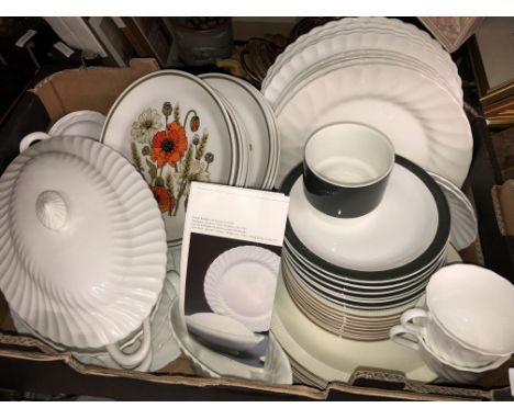 CARTON CONTAINING POOLE POTTERY TABLEWARES, WEDGWOOD BONE CHINA TEACUPS, J G STUDIO MEAKIN PLATES