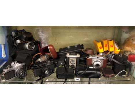 SHELF OF VINTAGE PENTAX AND KODAK 35MM CAMERAS, ROLLEI MOVIE SOUND VIDEO CAMERA, BOXED BROWNIE AND RELATED ACCESSORIES