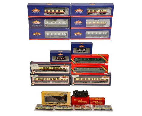 39465 BR(M) Corridor composite, 39475 LMS Porthole, 39470 LMS Porthole, 39370 BR Mk2 open second, 2x39242 BR Mk1 open 1st, 34
