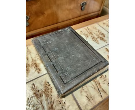 A victorian photo album with portrait pictures. 