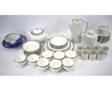 Various tea porcelains. Including a Wedgwood six setting tea set (with extras), large Spode Italian blue and white teacup and