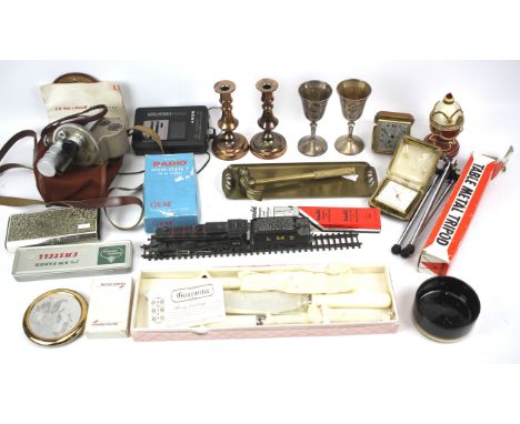 An assortment of collectables. To include a Hornby locomotive, brass tray, an 8mm G.B Bell &amp; Howett cini camera, etc.