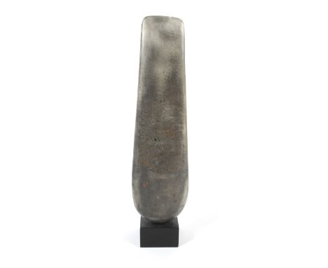Peter Hayes (1946), ceramic sculpture of tapering form in grey polished finish with gilt highlights. On square slate base, si