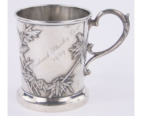 A Chinese silver half pint mug,circa 1900, with relief bird and bamboo designs, signed Luenwo, height 8cm, 5 oz.