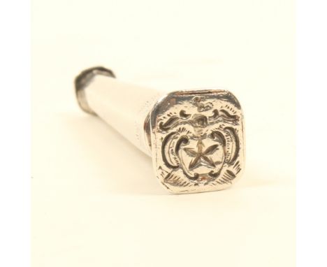 An 18th century Dutch silver bodkin case of hexagonal tapering form, screw cover over an engraved frieze to a seal top, 9cm.