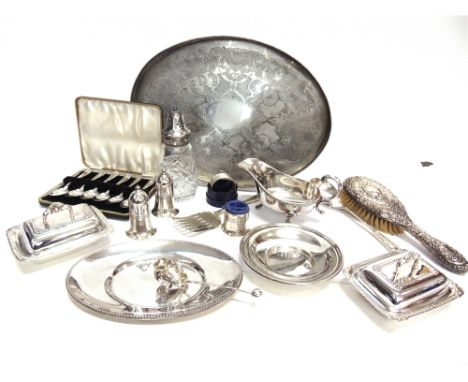 A COLLECTION OF SILVER AND PLATED ITEMS INCLUDING A SET OF TEA SPOONS comprising g, a set of six silver feather edge tea spoo