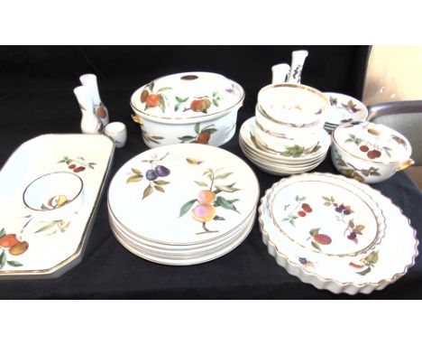 A COLLECTION OF ROYAL WORCESTER 'EVESHAM' CERAMICS  including serving dishes, tureens, flan dishes, plates, bowls etc.