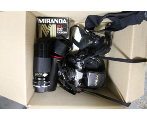 A BOX OF VINTAGE CAMERAS AND ACCESSORIES TO INCLUDE A MINOLTA X-300 CAMERA, FUJIFILM DIGITAL CAMERA, LENSES ETC. 