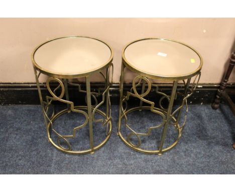 A PAIR OF MODERN CIRCULAR MIRROR TOPPED LAMP TABLES H-49 CM (2)