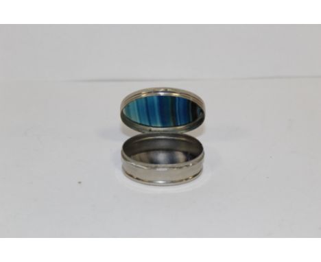 AN AGATE MOUNTED WHITE METAL OVAL TRINKET BOX 