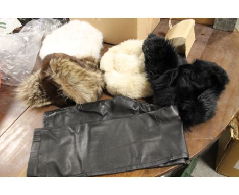 A BAG OF VINTAGE LADIES CLOTHING ACCESSORIES TO INCLUDE HATS, STOLES, ETC
