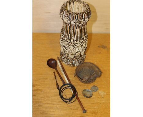 A NEW ZEALAND MAORI FERN WOOD VASE, FESTIVAL OF BRITAIN CADDY SPOON, WOODEN SPOONS ETC 