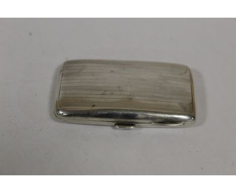 A CHESTER HALLMARKED SILVER COMBINATION VANITY  CASE AND CIGARETTE HOLDER - CHESTER 1919