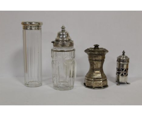 A COLLECTION OF HALLMARKED SILVER CONSISTING OF BLUE GLASS LINED PEPPERETTE - SHEFFIELD 1908, a silver topped bottle cruet - 