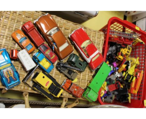 A BOX OF VINTAGE DIE CAST TOY CARS AND VEHICLES TO INCLUDE CORGI STARSKY AND HUTCH GRAND TORINO, CORGI BUICK REGAL