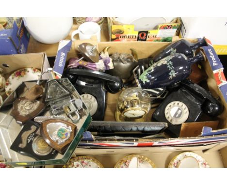 A TRAY OF ASSORTED COLLECTABLES AND METALWARE, TO INCLUDE TWO VINTAGE TELEPHONES, CLOCKS, PAIR OF CLOISONNE VASES - DAMAGED E