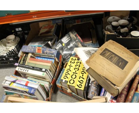 A LARGE QUANTITY OF VINTAGE AND MODERN BOOKS TO INCLUDE AN ANTIQUE HOLY BIBLE, HARMSWORTHS HISTORY OF THE WORLD BOOKS, ART RE
