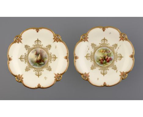 A PAIR OF JAMES HADLEY & SONS WORCESTER PIERCED PLATES, 1902-05 painted by Albert J Shuck or William E Powell with fruit, in 