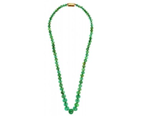 A SOUTH EAST ASIAN NECKLACE OF EMERALD BEADS, C MID 20TH C of seventy nine 0.5- 1.1cm approx irregular emerald beads, gold cl