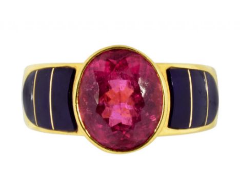 A PINK TOURMALINE RING  in gold with blue enamel shoulders, maker's mark and 18K, 9g, size L ++Satisfactory second hand condi