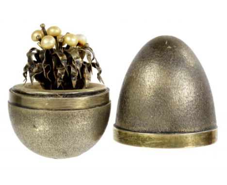 A STUART DEVLIN SILVER GILT 'FLOWERS'  SURPRISE EGG  7.3cm, stamped 84, maker's mark, London 1977, boxed, 4ozs  ++In fine con