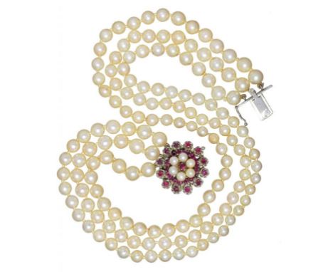 A CULTURED PEARL NECKLACE WITH RUBY AND CULTURED PEARL CLUSTER CLASP  in white gold, marked 750, cultured pearls approx 0.47-