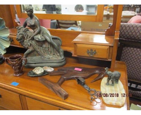 A mixed lot to include a depose ashtray, two  mother of pearl purses, an elephant ashtray and other items 